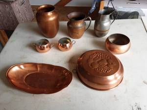lot 39 image: Lot Of Assorted Copper Items