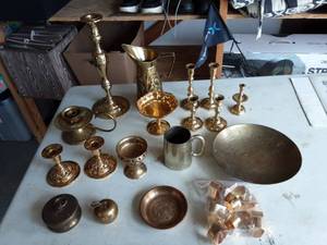 lot 42 image: Lot Of Assorted Brass Items