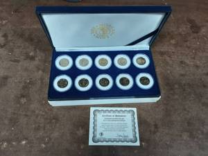 lot 47 image: First 10 Statehood Quarters 24K Gold Plate 1999-2000 Edition In Collector Case