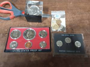 lot 48 image: Ike One Dollar Paperweight, 1973 Proof Set, Steel Cent Set, Assorted US Coinage & Gold Plated Coins