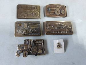 lot 57 image: 5-IH Belt Buckles, 1-Pin