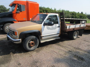 lot 3 image: 1989 Chevy 3500 4x4 Pickup