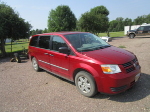 lot 8 image: 2008 Dodge Grand Caravan SE