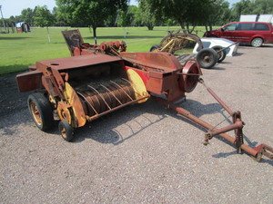 lot 21 image: New Holland Super 66 Baler