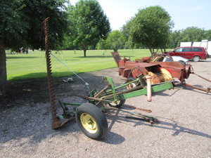 lot 22 image: John Deere 9 Mower