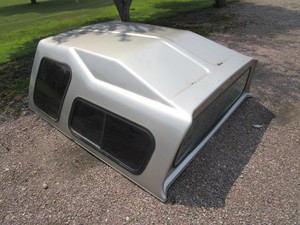 lot 20 image: Leer Pickup Topper