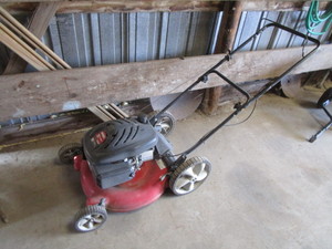 lot 41 image: Huskee 21 Mower