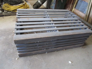lot 71 image: Vintage Poultry Crate