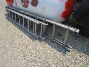 lot 30 image: (2) Alum Extension Ladders