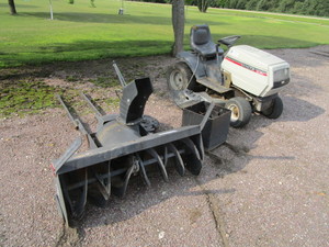 lot 14 image: White GT 185 Mower & Snowblower