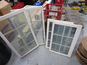 lot 76 image: Trailer House Windows