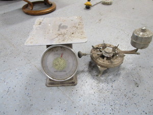 lot 72 image: Vintage Scale & Cooker