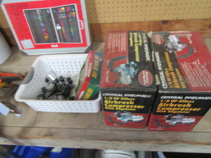 lot 48 image: Air Brushes & Compressors
