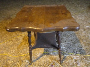 lot 19 image: Vintage Lamp Table
