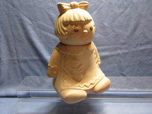 lot 21 image: Poppytrail Gingerbread Cookie Jar