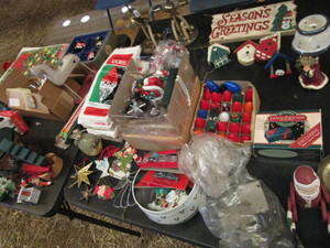 lot 47 image: Christmas Decorations