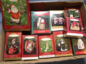 lot 35 image: Hallmark Keepsake Ornaments