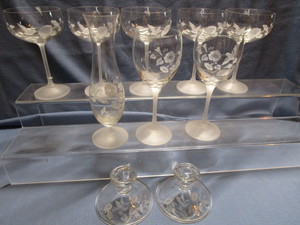 lot 45 image: Avon Hummingbird Dishes