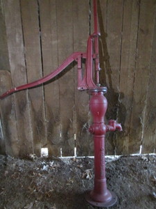 lot 51 image: Yard Pump