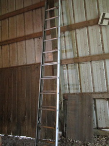 lot 53 image: Aluminum Extension Ladder