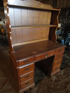 lot 60 image: Wooden Desk & Hutch