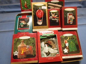 lot 98 image: Hallmark Keepsake Ornaments