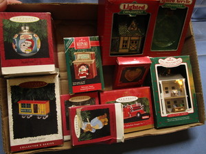lot 100 image: Hallmark Keepsake Ornaments