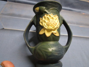 lot 105 image: Roseville Vase