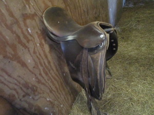 lot 2 image: English Saddle