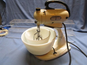 lot 117 image: HB Vintage Stand Mixer
