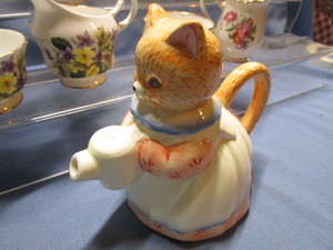 lot 129 image: Teapot, Cream & Sugar Sets