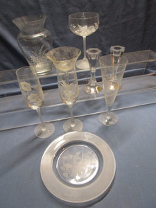 lot 142 image: Avon Hummingbird Dishes