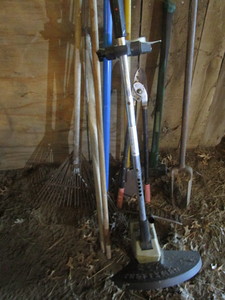 lot 170 image: Pole Saw, Rakes, Trimmer