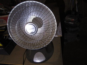 lot 182 image: Presto Heat Dish