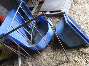 lot 192 image: Feeders