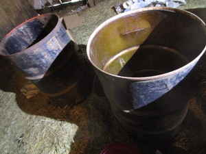 lot 200 image: Metal Barrels