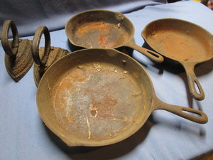 lot 231 image: Cast Fry Pans, Sad Irons