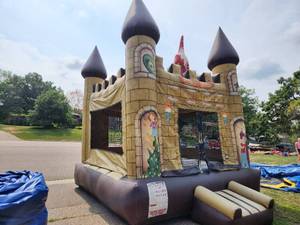 2005 E-Inflatables Wizard Castle Jumper