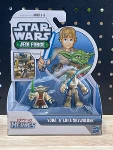 lot 15 image: Star Wars Jedi Force Yoda and Luke Skywalker Figures