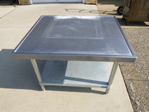 lot 8 image: Stainless Steel Table with Shelf