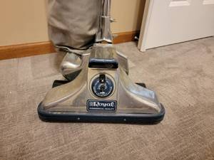 lot 103 image: Royal Industrial Vacuum
