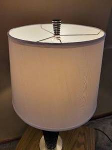lot 38 image: Ribbed Vase Table Lamp