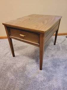 lot 40 image: Vintage Mid-Century Side Table