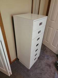 lot 46 image: White Post-Modern Bedroom Chest of Drawers
