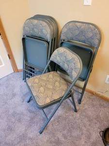 lot 141 image: Folding Chairs Grouping