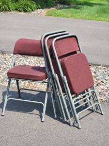lot 151 image: Padded Folding Chair Group