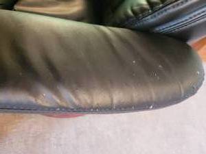 lot 6B image: Luxurious Ergonomic Leather Recliner with Ottoman B