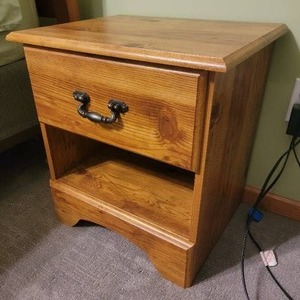lot 58 image: Classic Oak Bedside Table