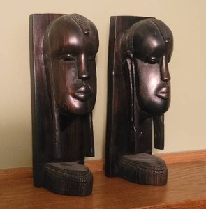 lot 19 image: Amazing Colonial Era Tanzanian Folk Art Hand Carved Bust Bookends