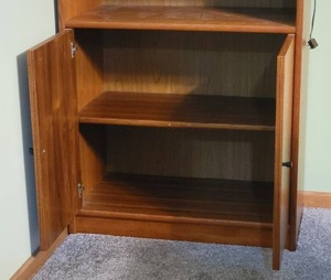 lot 14 image: Stunning Mid-Century Modern Bookshelf